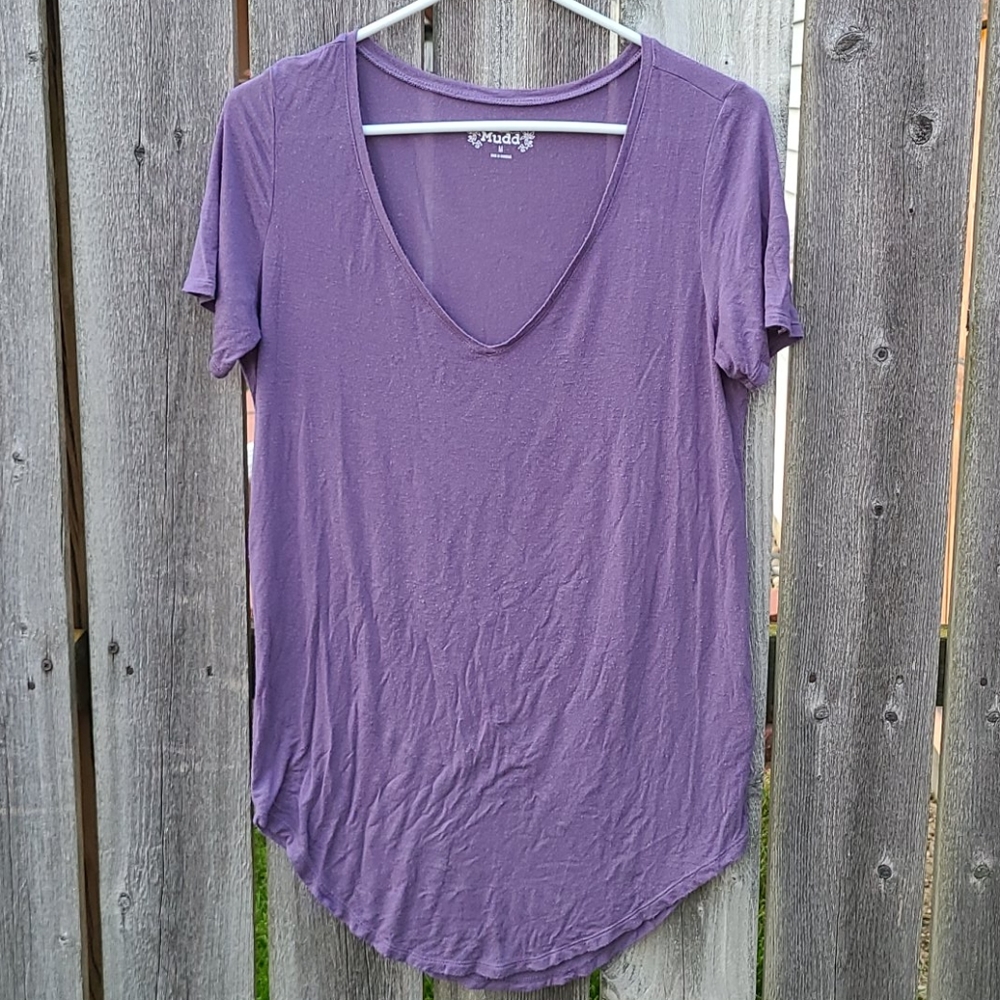 Mudd V-neck Tee in Dusty Lavender Purple Color
